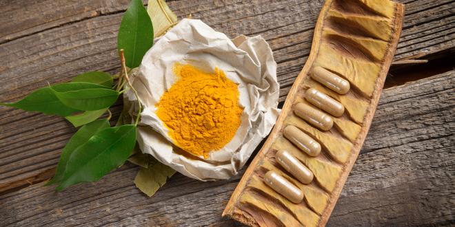 curcumin powder and capsules